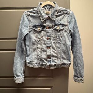 AND NOW THIS Classic Light-wash Blue Denim Jean Jacket with collar and button up